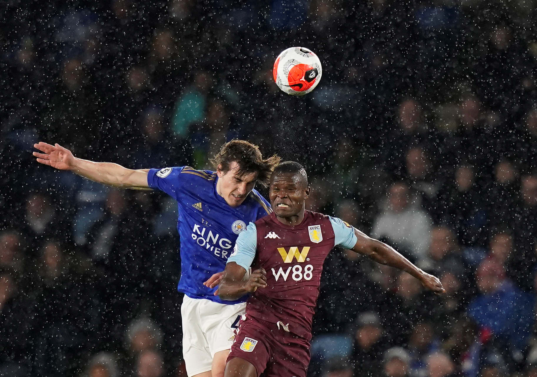 肩负了多项 肩负了多项